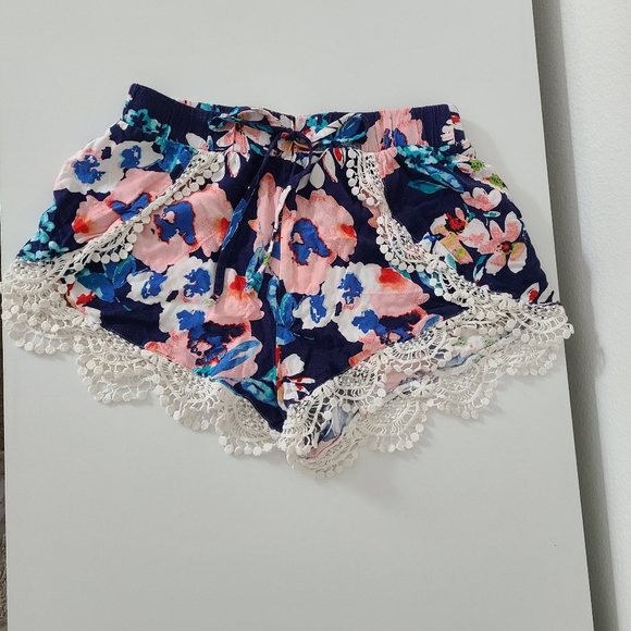 Lily Star Pants - Floral Lace Shorts XS